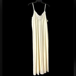 Shadowline vtg cream lace long slip gown chemise pajamas L